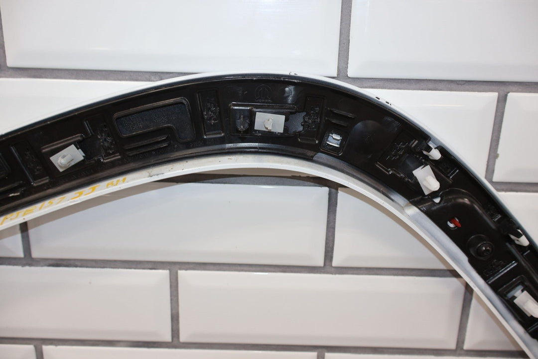 22 - 23 Jeep Grand Wagoneer Rear Right Quarter Moulding W/Marker Bright White PW7