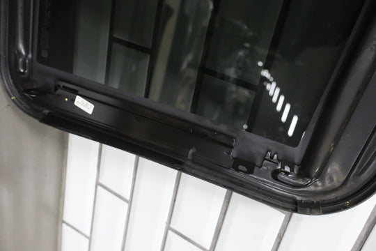 22815953 2007 - 2014 Chevy Tahoe Suburban Yukon Escalade Sunroof Glass Panel GM