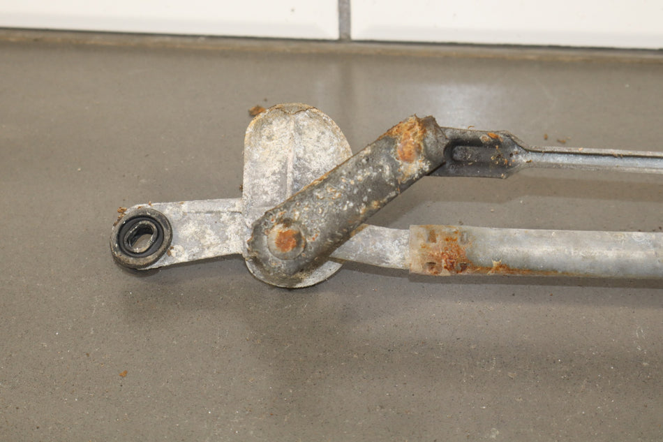 2008 Hummer H3- Front Wiper Motor