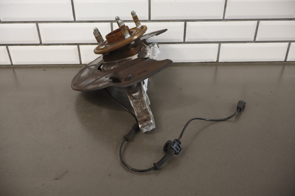 2010-2015 Chevrolet Camaro SS Right Front Spindle 92233626