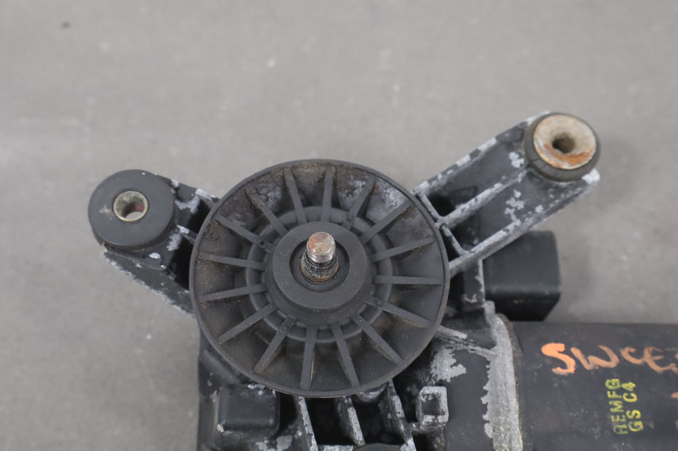 1998 Chevrolet Tahoe- Front Wiper Motor