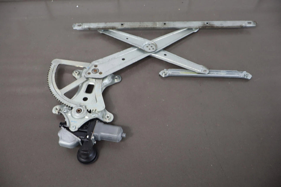 2011 Lexus GX460- Right Front Door Regulator