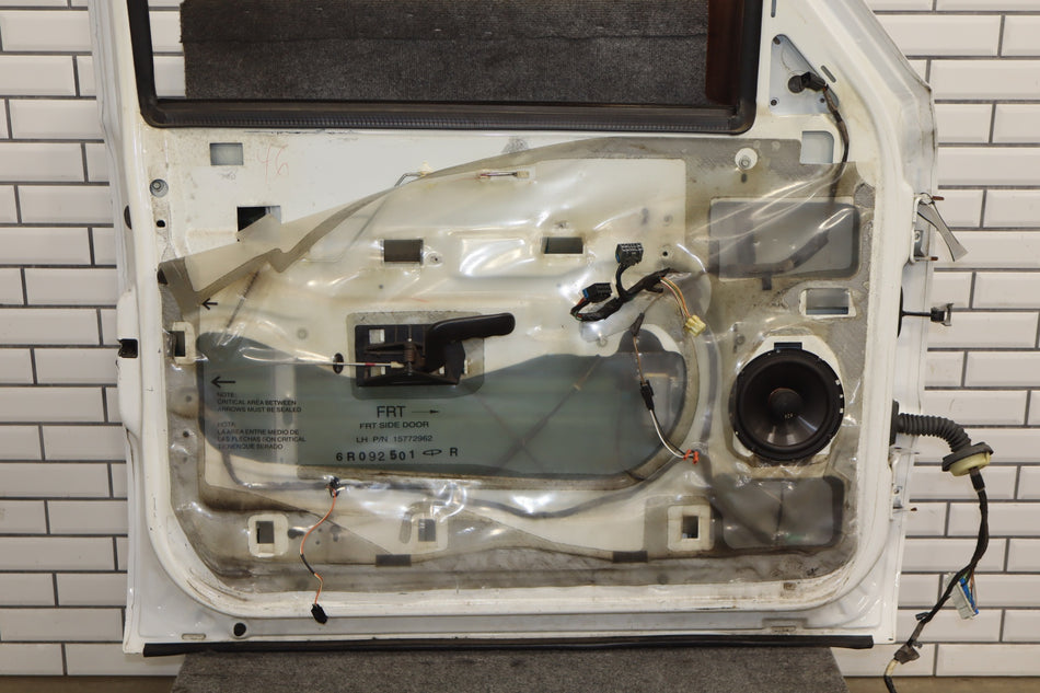 99-07 Chevy GMC Truck SUV GMT800 Driver Left Front Door Summit White 50U