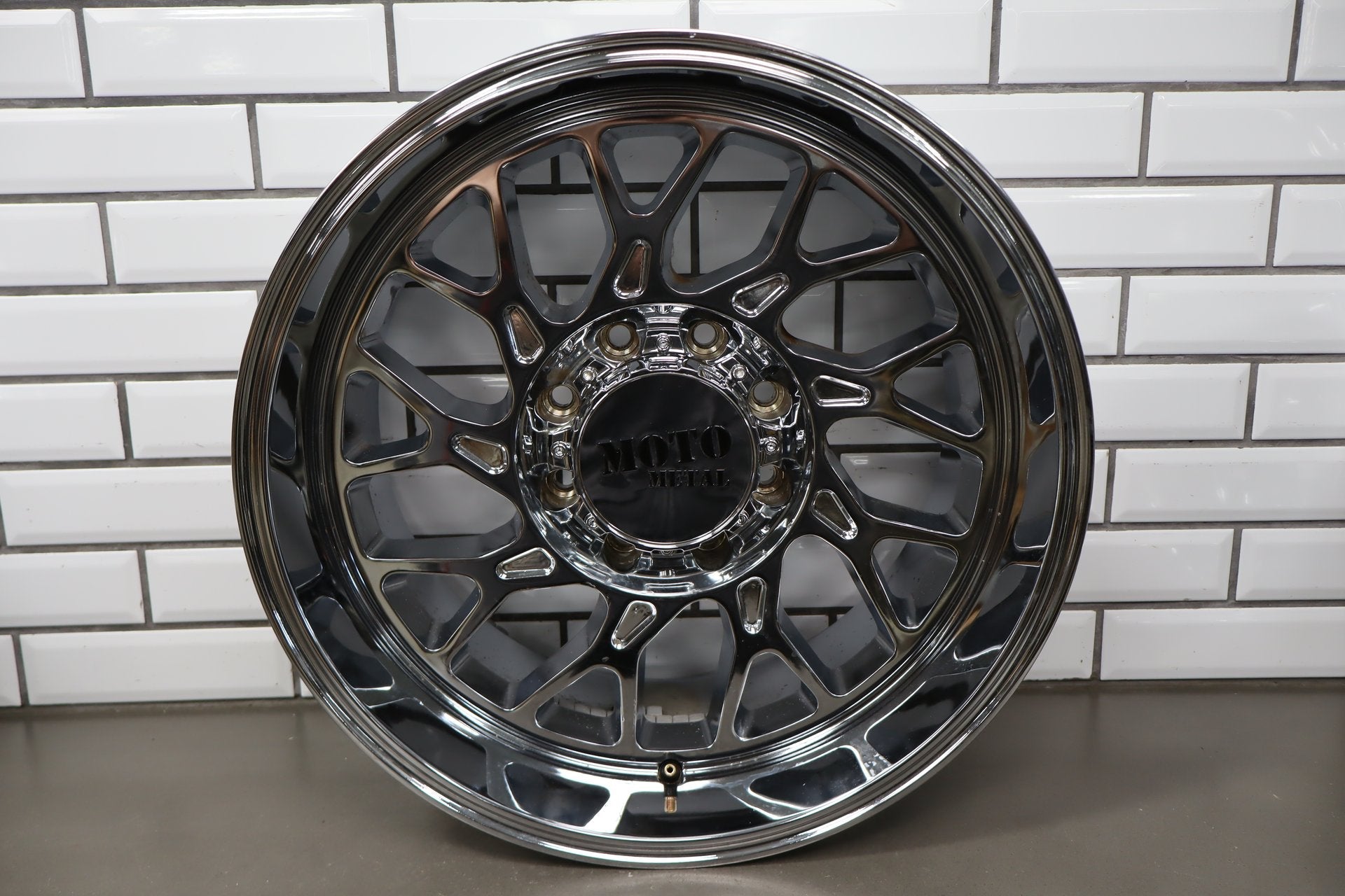 (3) Moto Metal M0805 20x10 8x6.5 Chrome Wheel/Rim Set Aftermarket GMT800