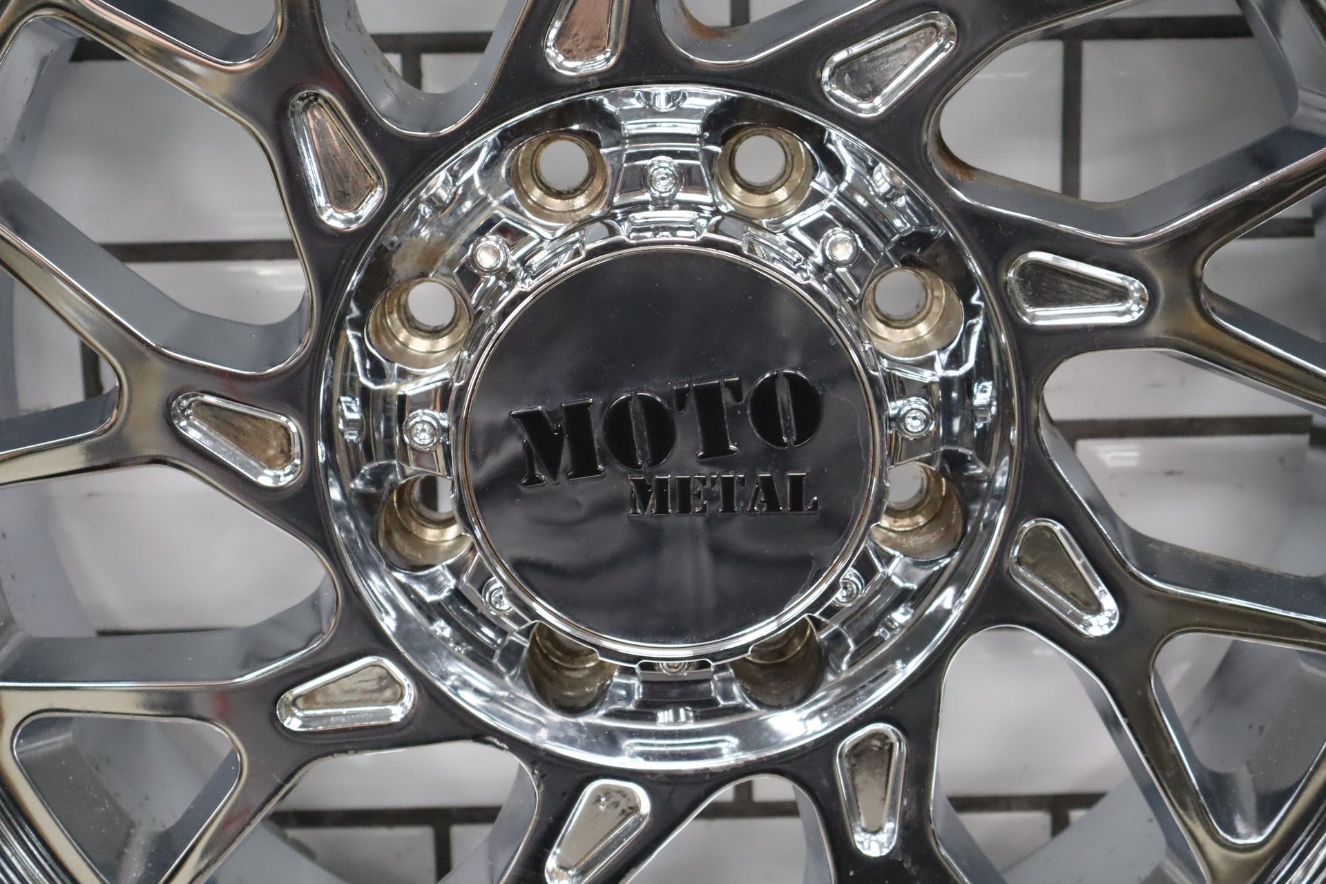 (3) Moto Metal M0805 20x10 8x6.5 Chrome Wheel/Rim Set Aftermarket GMT800