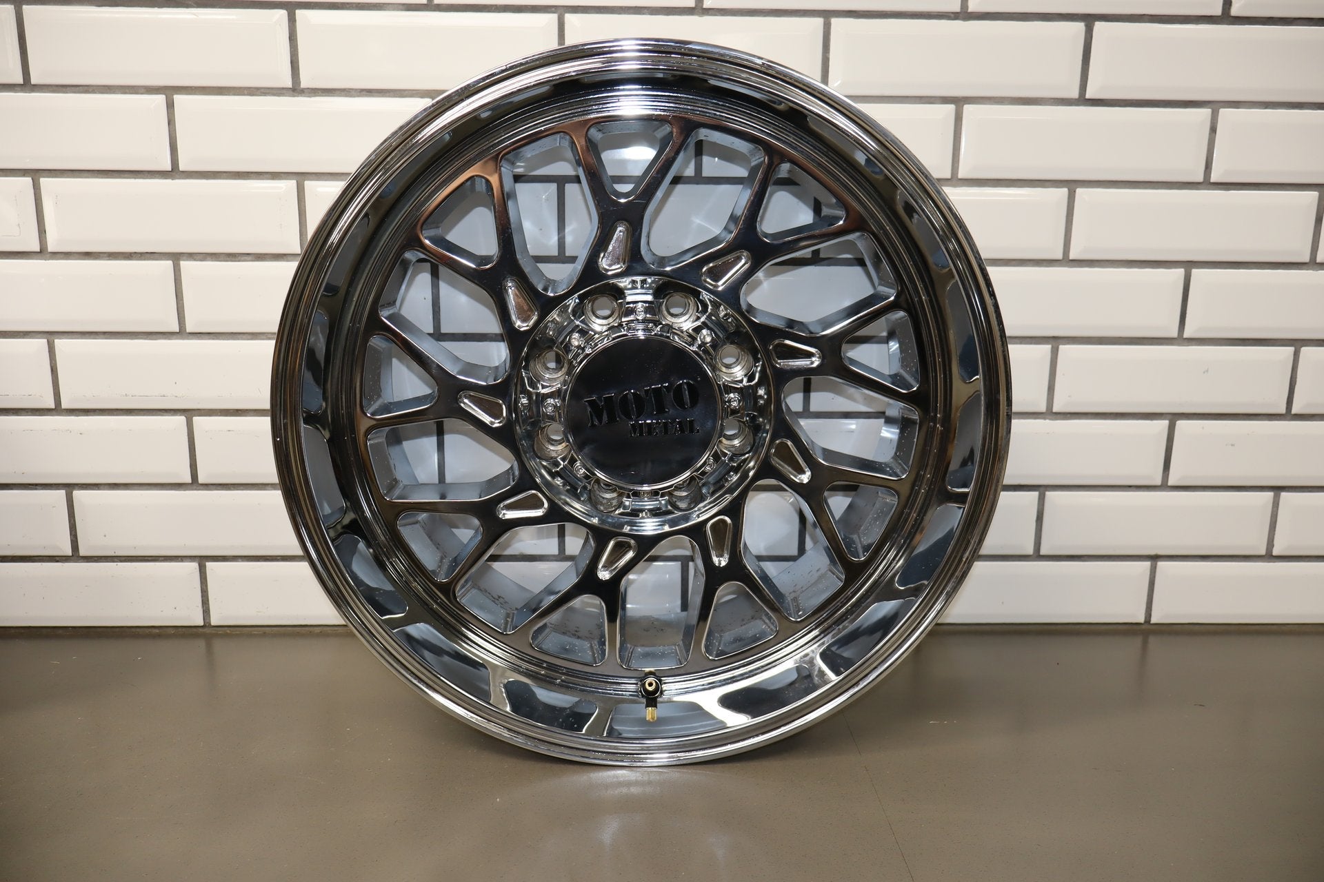 (3) Moto Metal M0805 20x10 8x6.5 Chrome Wheel/Rim Set Aftermarket GMT800