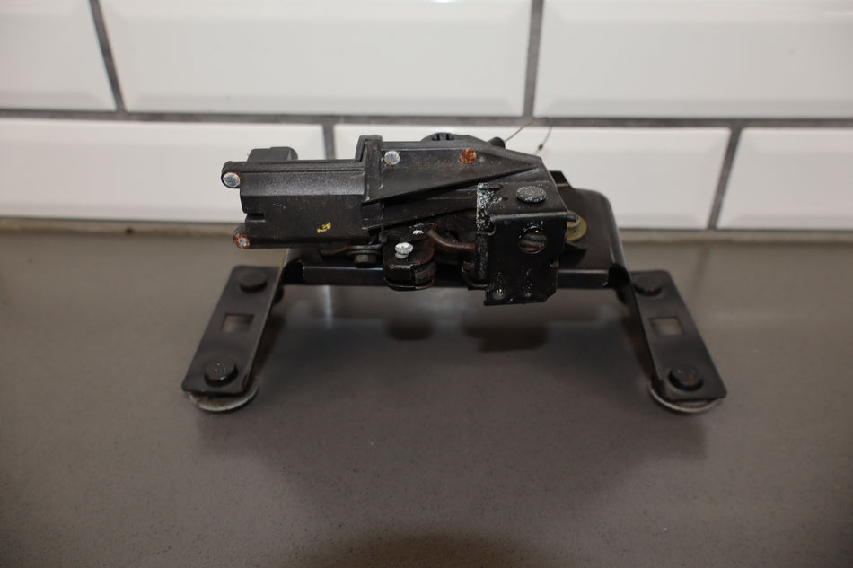 99-04 C5 Corvette Fixed Roof Coupe Trunk Lid Latch W/Bracket