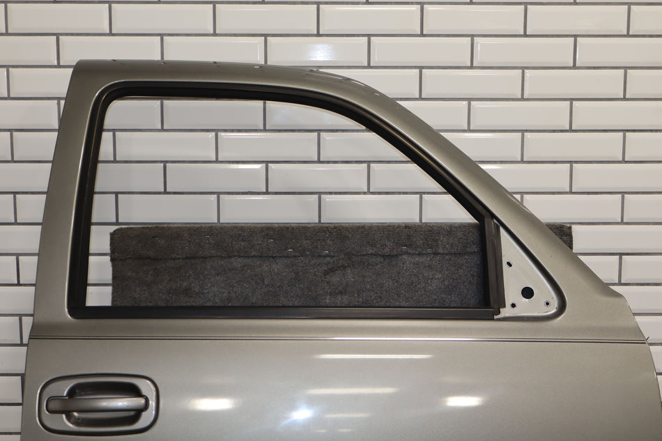 2001-2006 GMC Yukon Right Front Door Steel Grey 16U 15017224