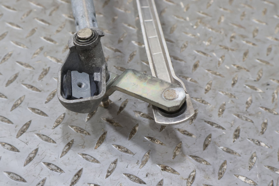 2007 Porsche 911- Wiper Linkage