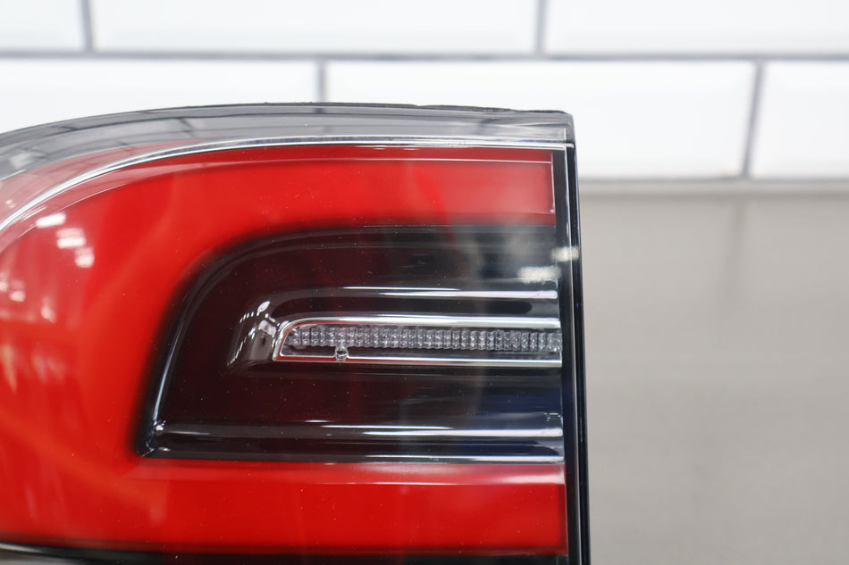 2019 Tesla X- TAIL LIGHT ASSEMBLY