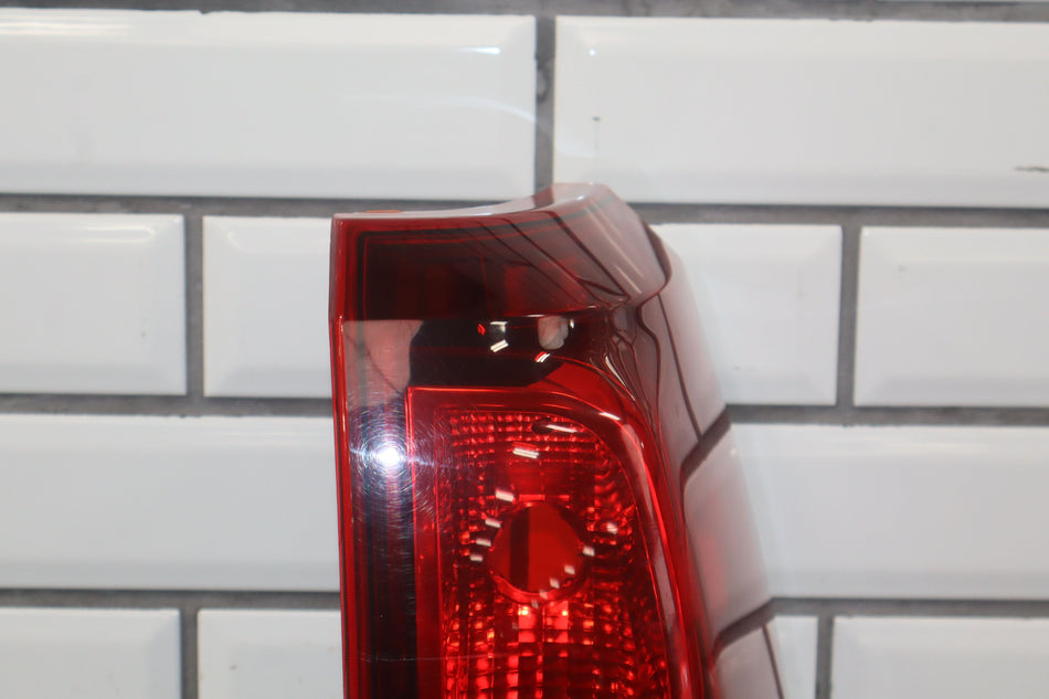 2007 Chevrolet Avalanche- Right Tail Light