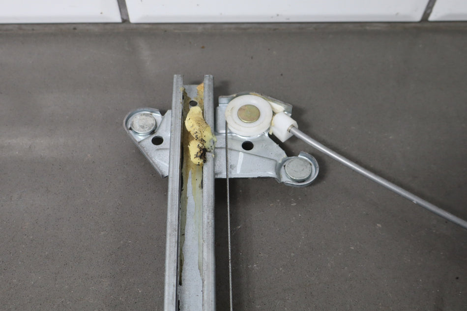 1999 Mazda MX-5 Miata Right Front Door Regulator Power W/ Motor