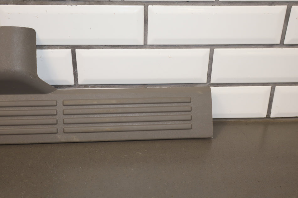 01-07 Chevy GMC Sierra Silverado GMT800 Crew Cab Sill Plate Set Medium Gray
