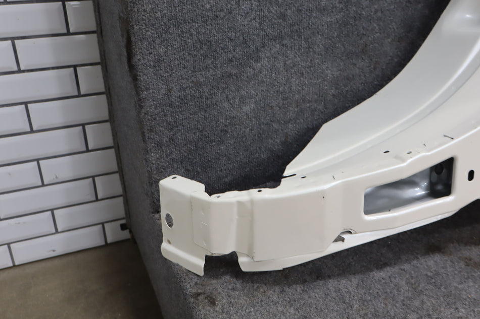 2003-2006 Cadillac Escalade Left Fender 88937037 White Diamond 98U 88937037