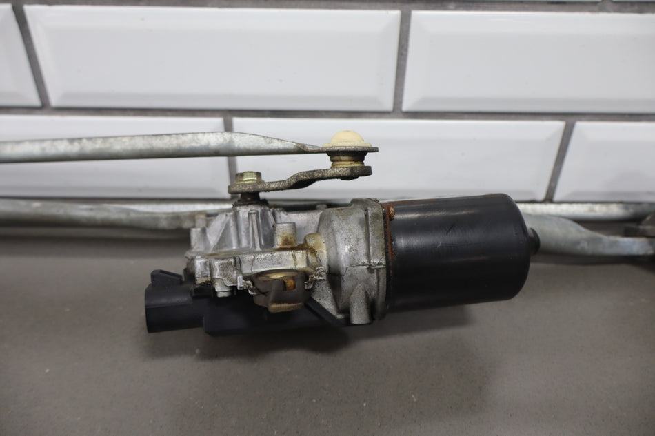 2002 Cadillac Escalade GMT800- Front Wiper Motor