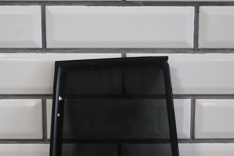 99-07 Toyota Land Cruiser / LX470 Right Passenger Rear Vent Window Glass W/Seal