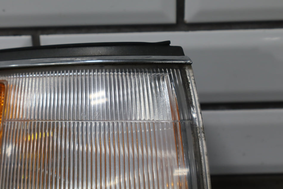 1995-1997 Toyota Land Cruiser Lexus LX450 Passenger Right Front Lamp Fender Mounted