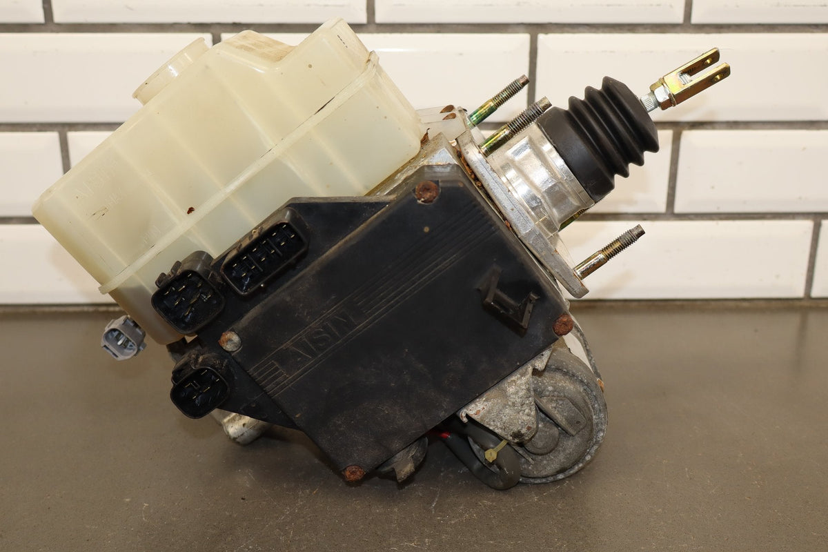 47070-60010 ABS Brake Pump Brake Booster Land Cruiser Lx470 Anti-Lock 2000-2003
