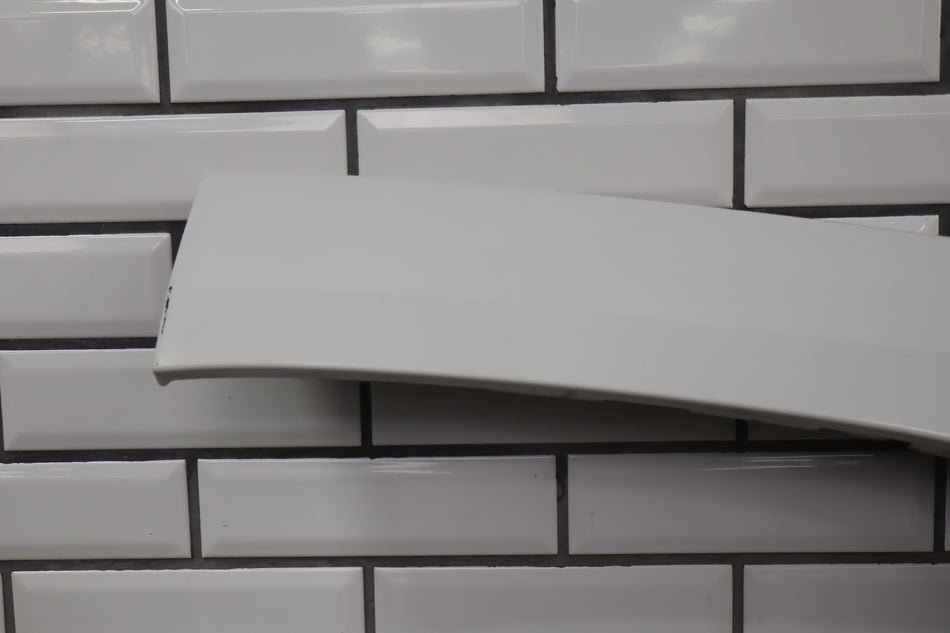 2000 Cadillac Escalade- QUARTER PANEL MOULDING