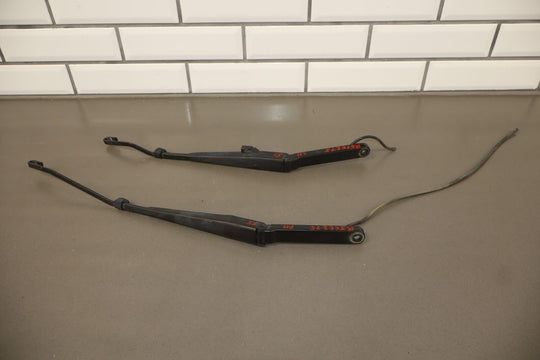 03-06 Chevy SSR Pair of LH & RH Wiper Arms