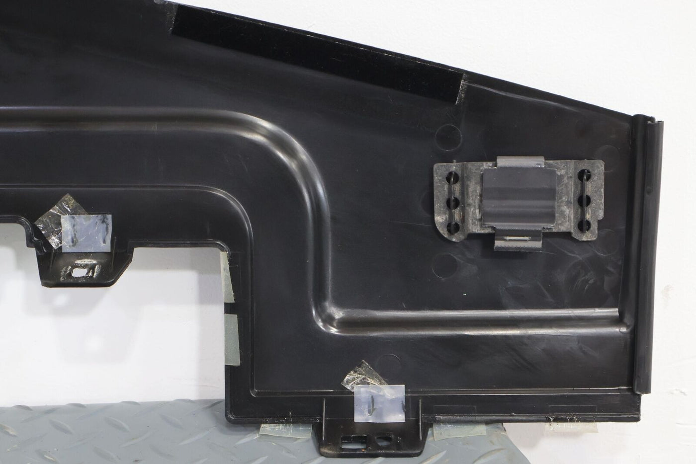 03-07 Hummer H2 OEM Upper Dash Cover Pad (Ebony 48I) See Description