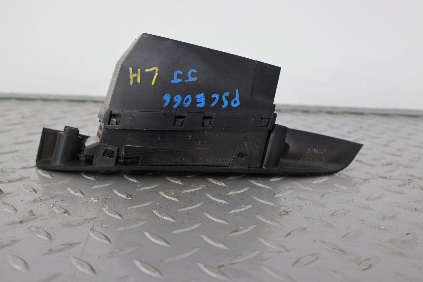 94-96 Chevy C4 Corvette Interior Left LH Dash A/C Vent (Black 19i) See Notes