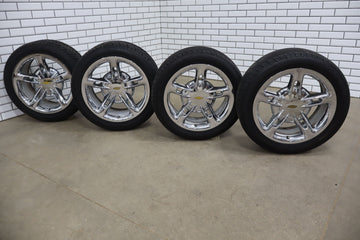 03-06 Chevy SSR Set of Front 19x8 & Rear 20x10 Wheels Chrome (Opt 14P) & Tires