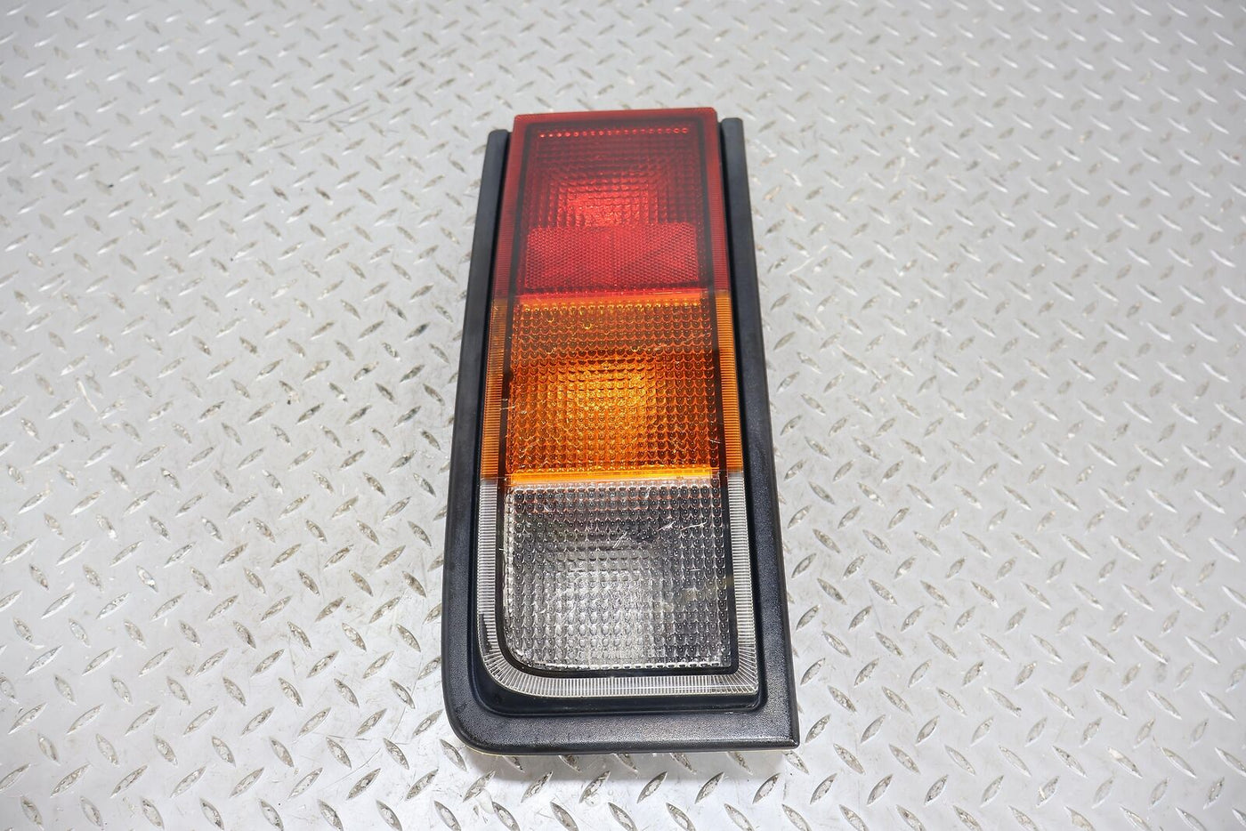 03-04 Hummer H2 Left LH Driver Tail Light Tail Lamp (Body Mounted) OEM Tested