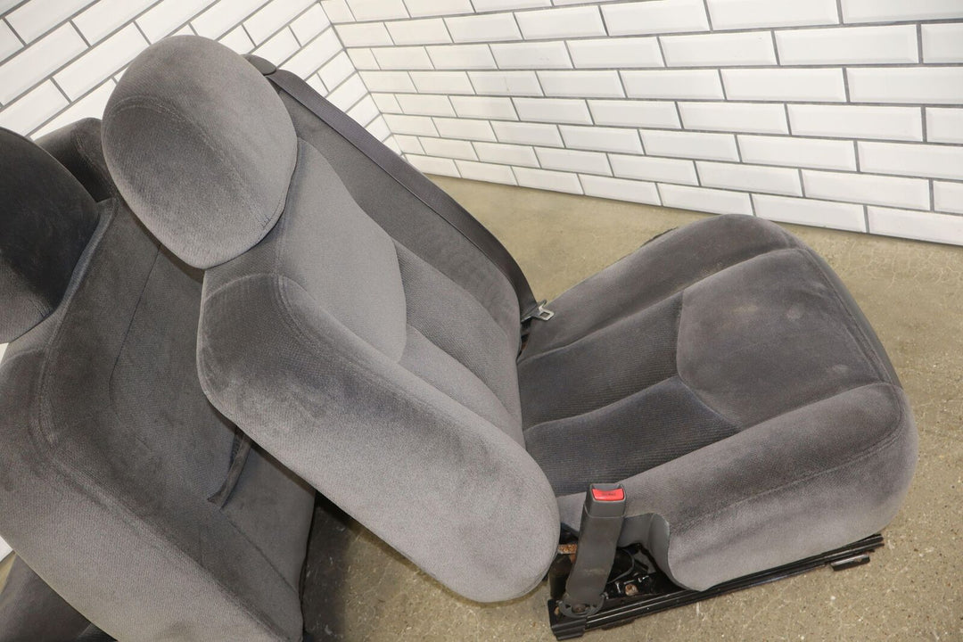 03-07 GMC Sierra / Silverado Cloth Bench Front Seat with Jump Seat (Dark Pewter)