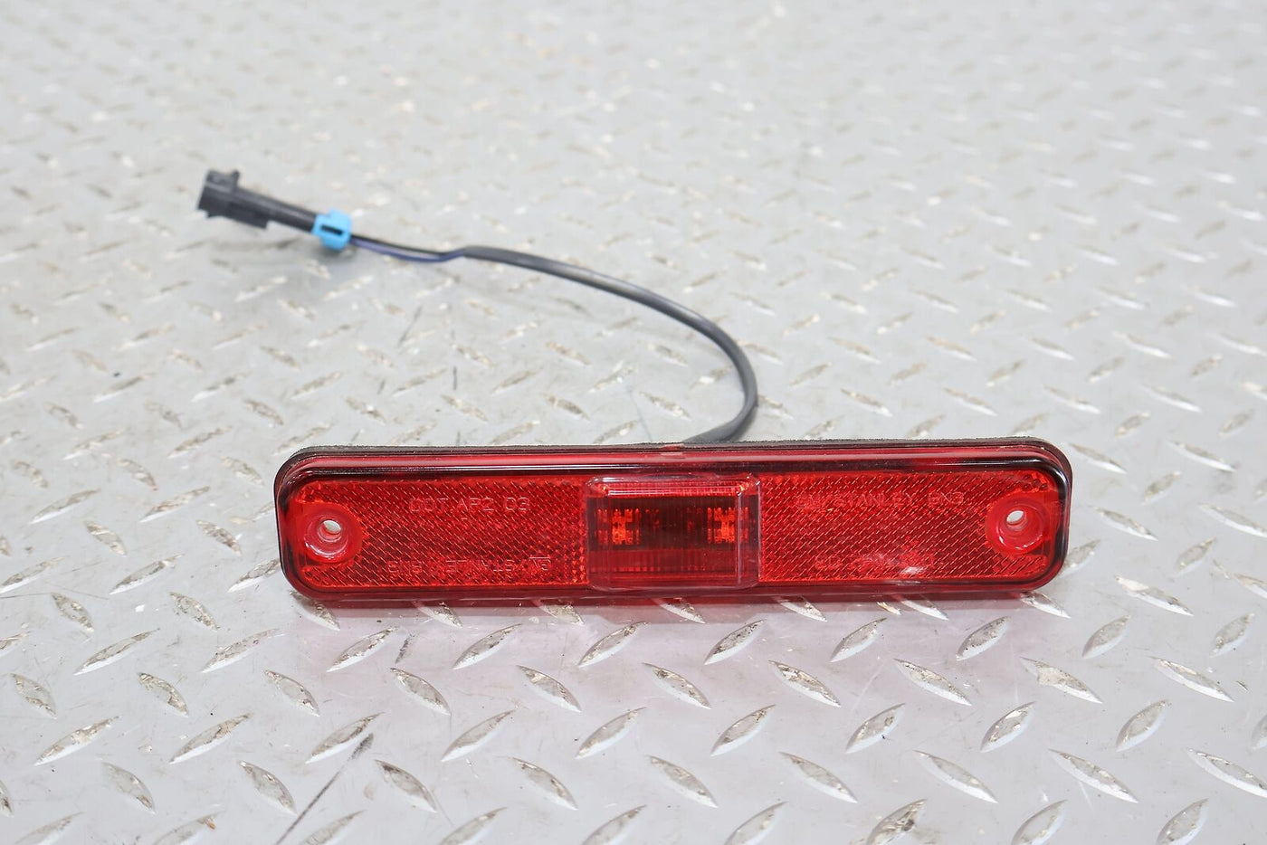 03-09 Hummer H2 OEM Rear LED Side Marker Light (Red) Tested