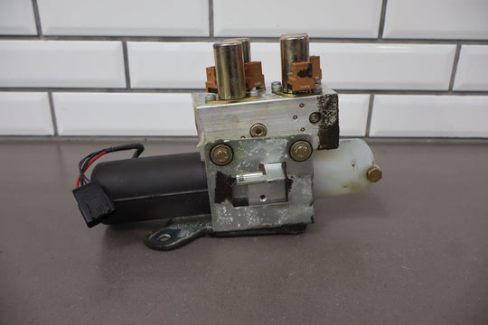 03-06 Chevrolet SSR Convertible Lift Hydraulic Motor (Motor Only)