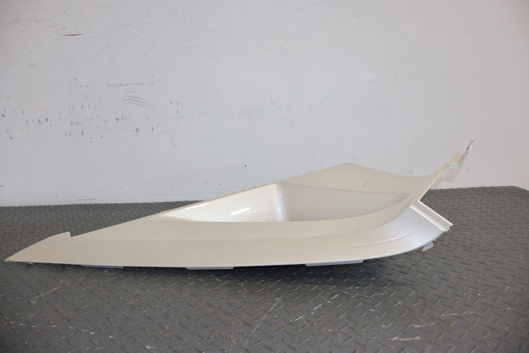 03-06 Escalade EXT Pickup Right RH Inner Sail Panel Moulding (White Diamond 98u)