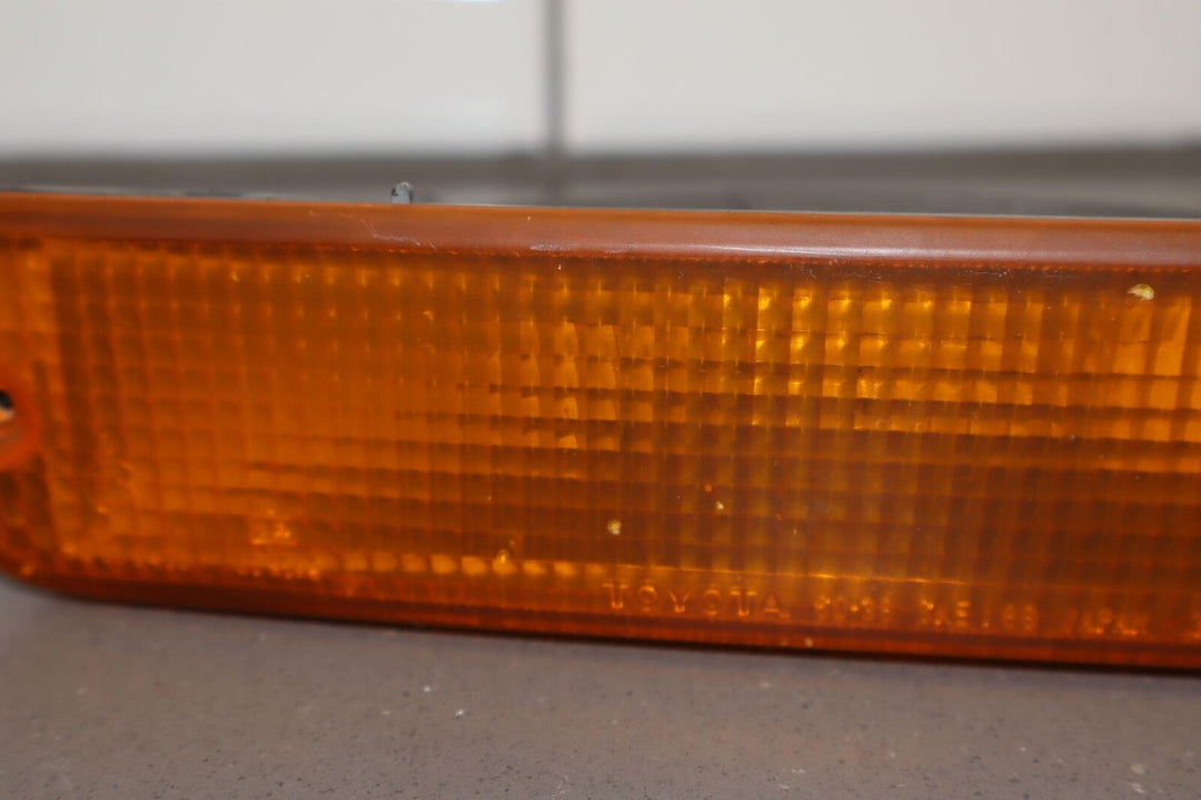 1991-1997 Toyota Land Cruiser Front Right Marker Light (Valance Panel Mount)