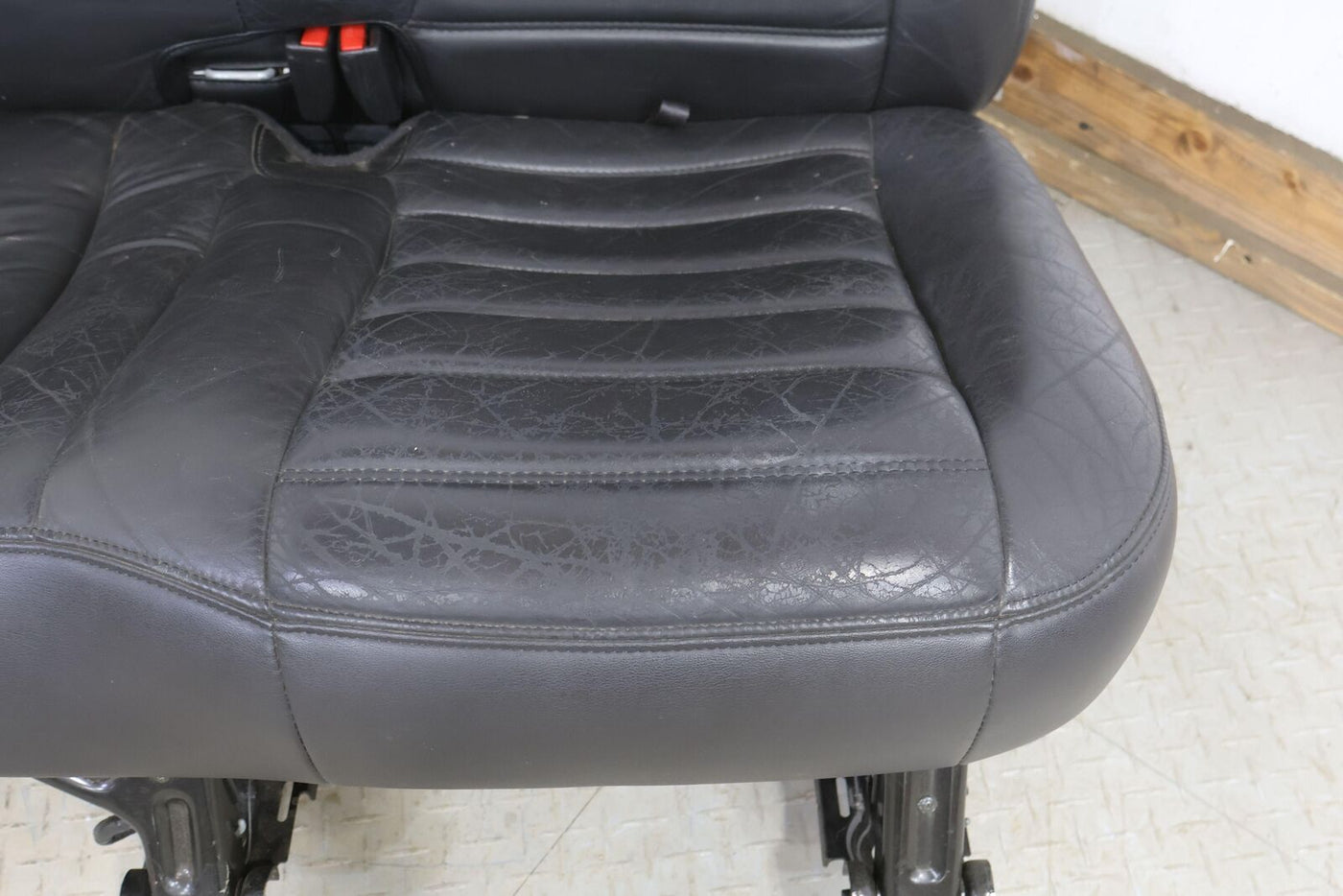 03-07 Hummer H2 2nd / Rear Row Leather Seat (Ebony 482) SUV Only Mild Wear