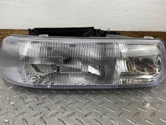 00-06 Chevy Suburban NEW Right Passenger Aftermarket TYC Headlight 20-5499-00-9