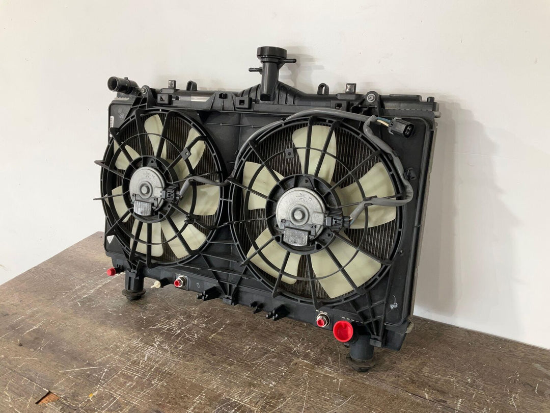 12-15 Chevy Camaro SS Radiator W/ Cooling Fans (6.2L LS3/ Manual) 92229323