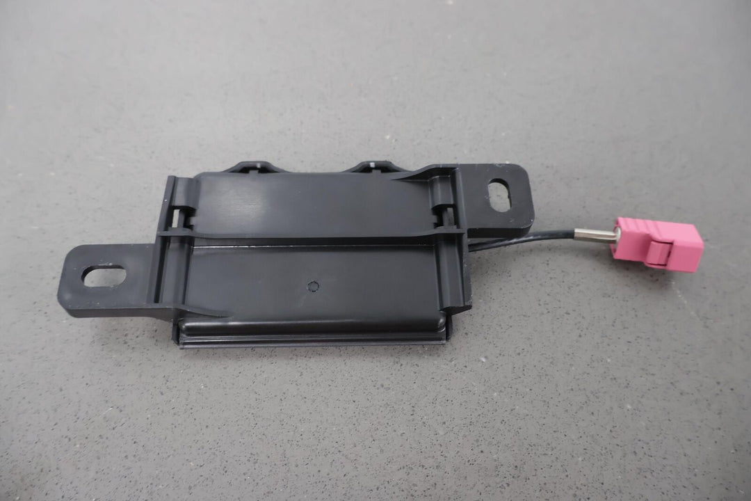 2019 Ram 1500 5th Gen Keyelss Entry Antenna Control Module (68144668AB)