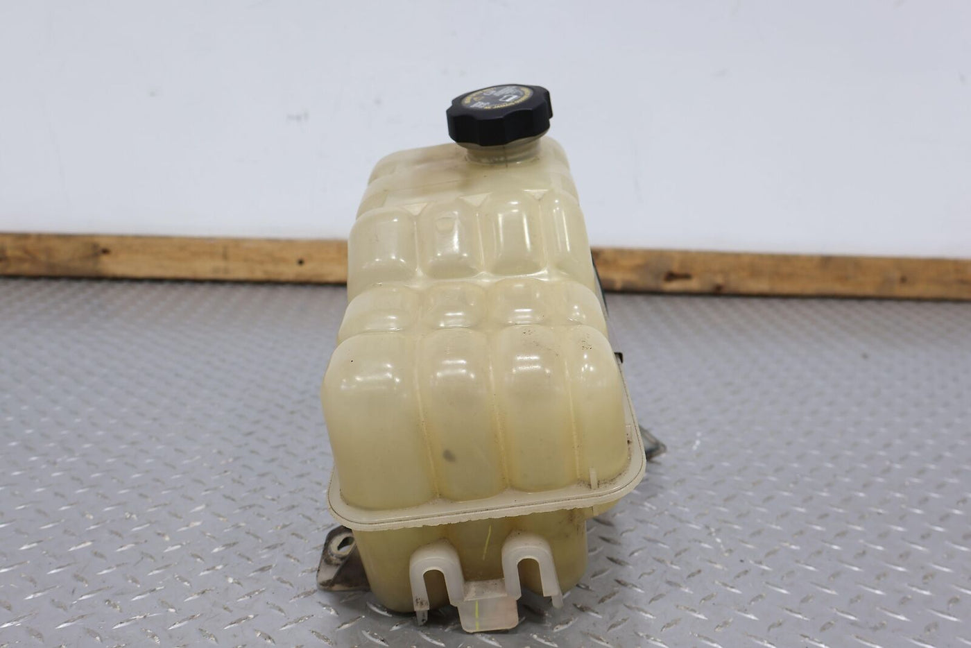 03-09 Hummer H2 Engine Coolant Recovery Bottle Reservoir W/ Cap