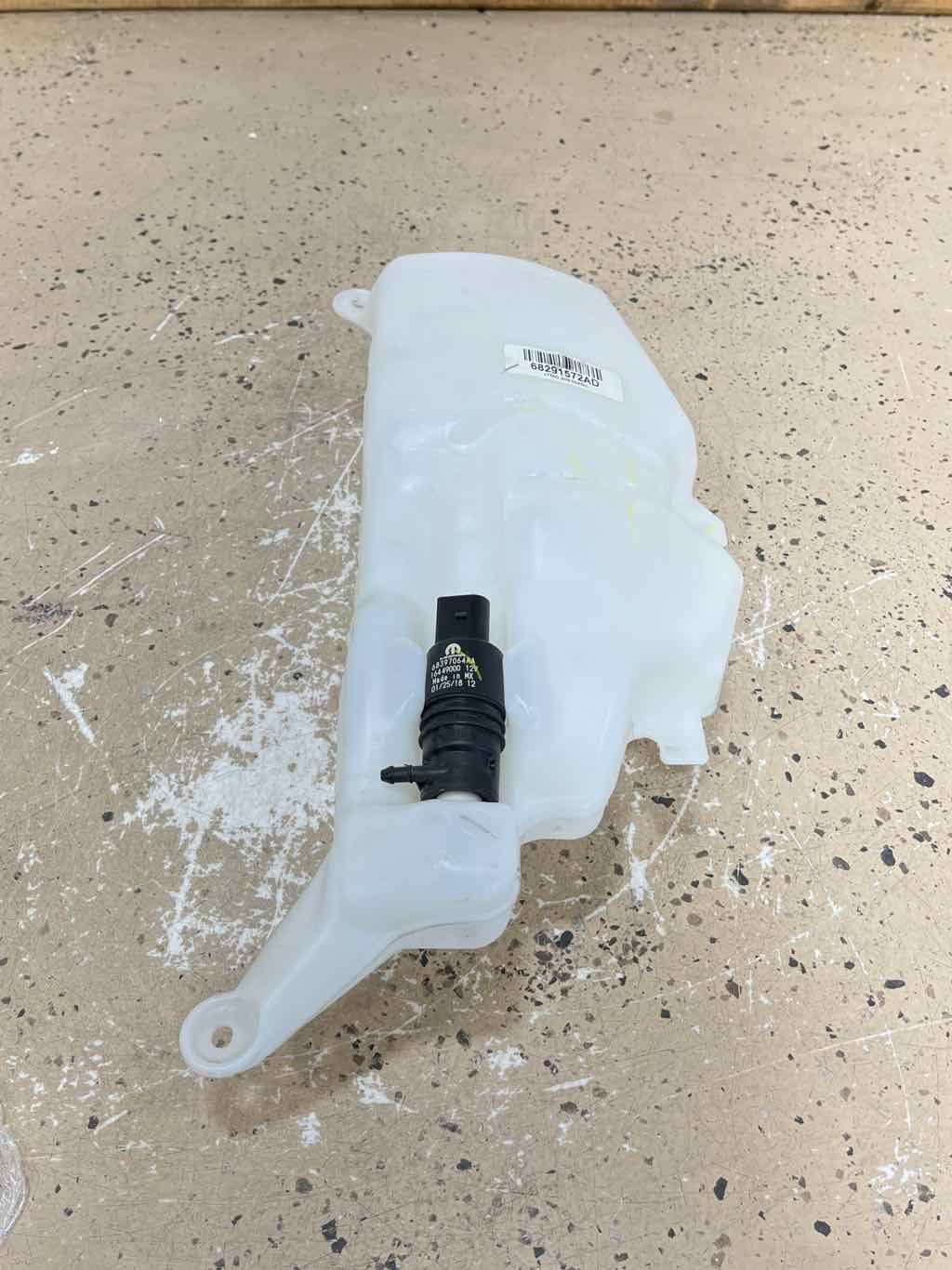 2019-2020 Ram 1500 Windshield Washer Fluid Reservoir W/ Motor OEM (68291572ad)