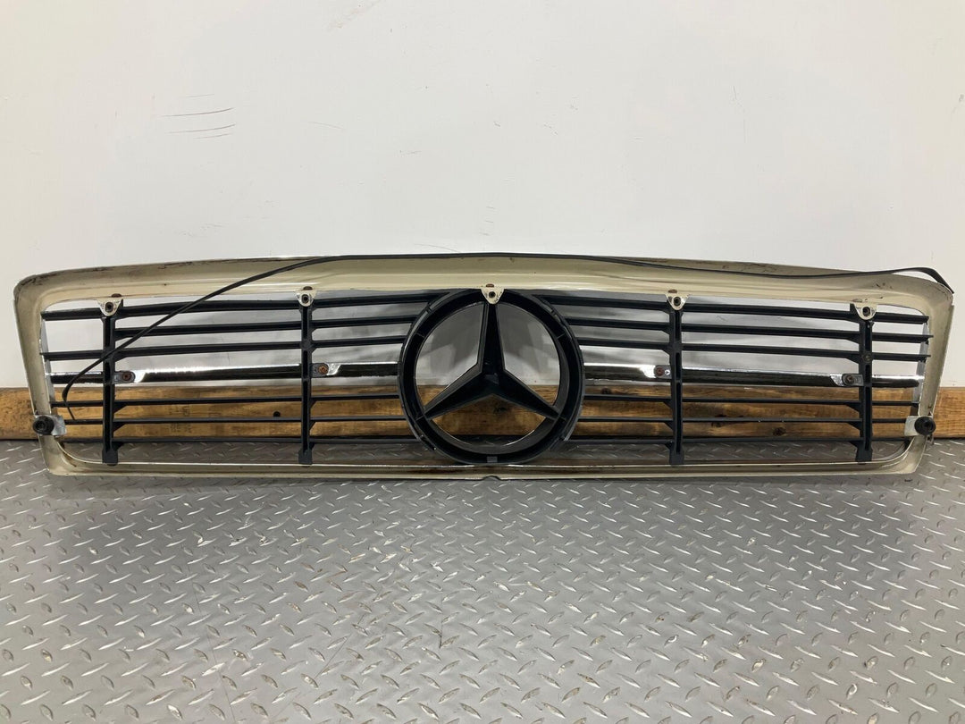 72-80 Mercedes 450SLC C107 R107 Front Upper Grille (Chrome) 1 Broken Fin