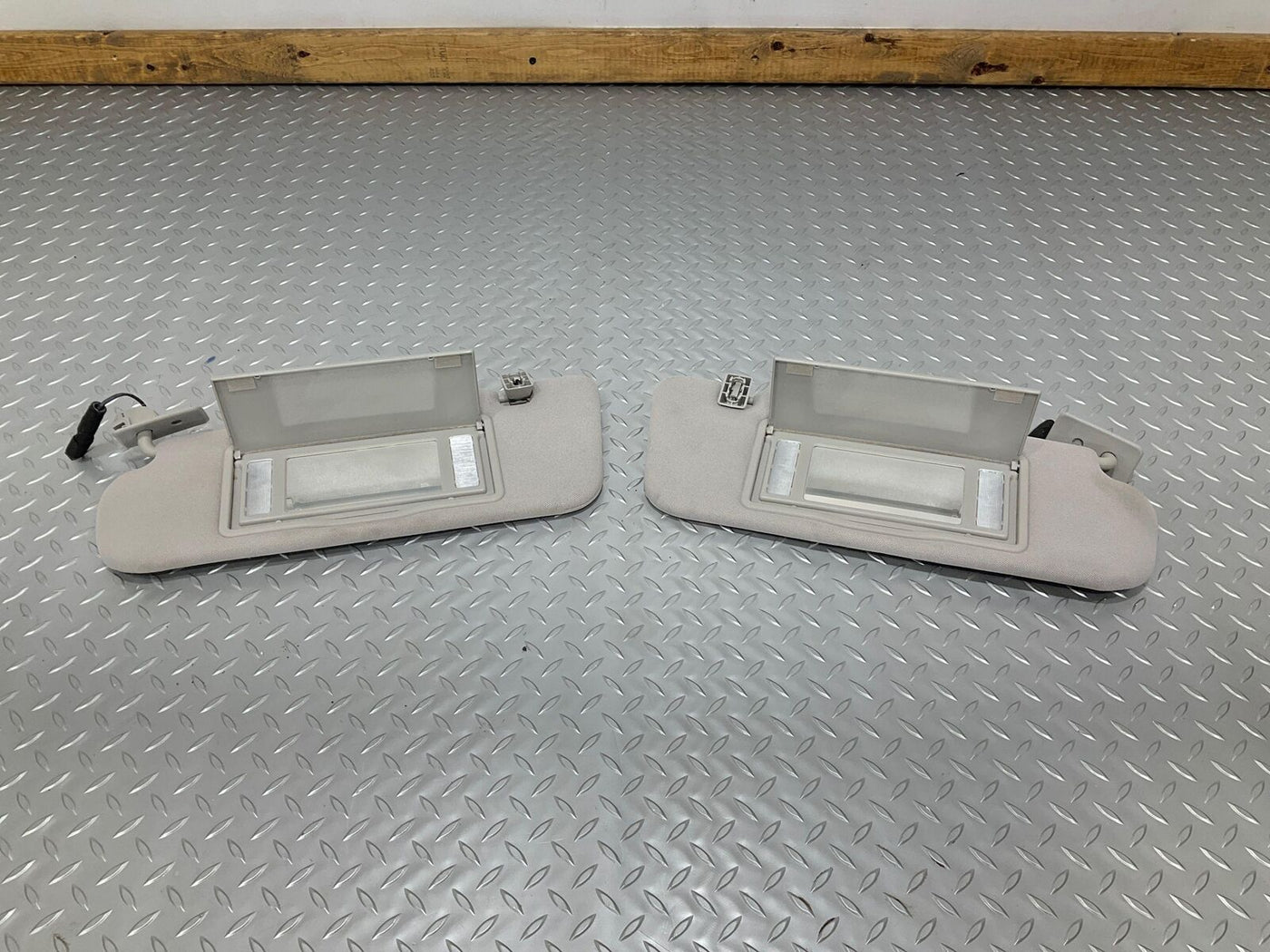 14-15 Chevy SS Sedan Pair LH & RH Illuminated Sun Visors (Neutral Color)