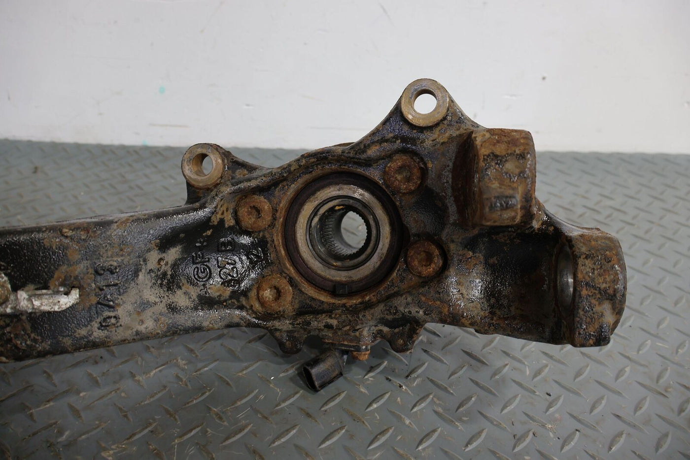 04-10 Bentley Continental GT Front Right RH Passenger Spindle Knuckle W/ Hub