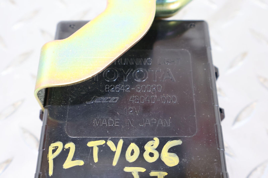 98-02 Toyota Land Cruiser Runing Light Lighting Relay (82642-30020)