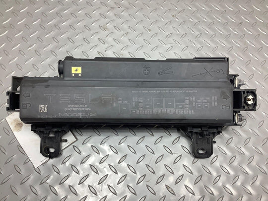 2018 Tesla Model S OEM Front Fuse Box W/ Lid 1034405-00-D 111905900A 1094405-00D