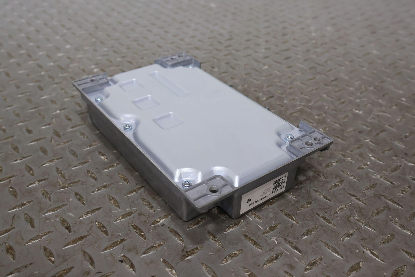 2022 - 2024 Rivian RS1 OEM Central Gateway Control Module (PT00000535-M)