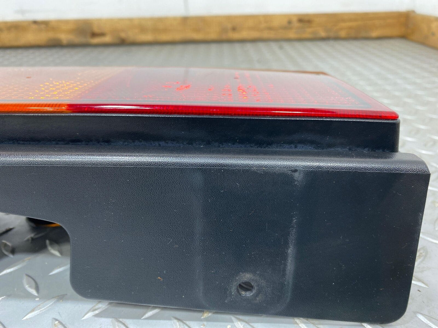 03-04 Hummer H2 Left LH Tail Light Tail Lamp (Body Mounted) OEM Tested