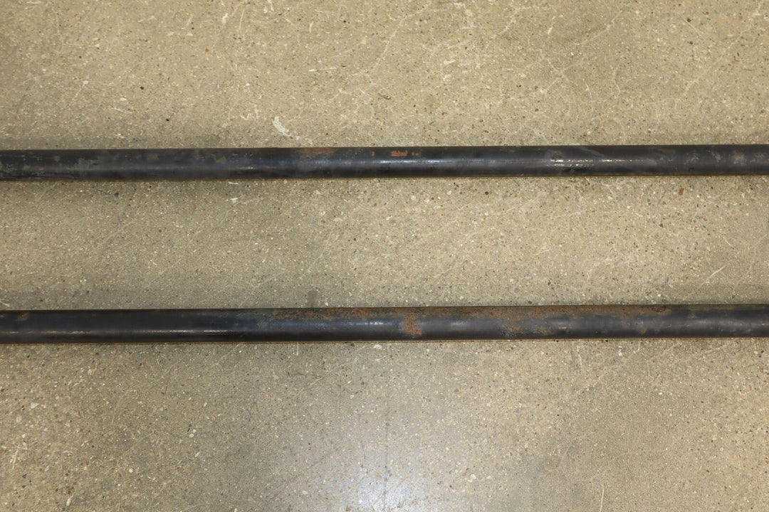 15063980 00 to 06 Suburban 1500 Tahoe 4x4 52" Torsion Bars w/ Mount and Keys OEM