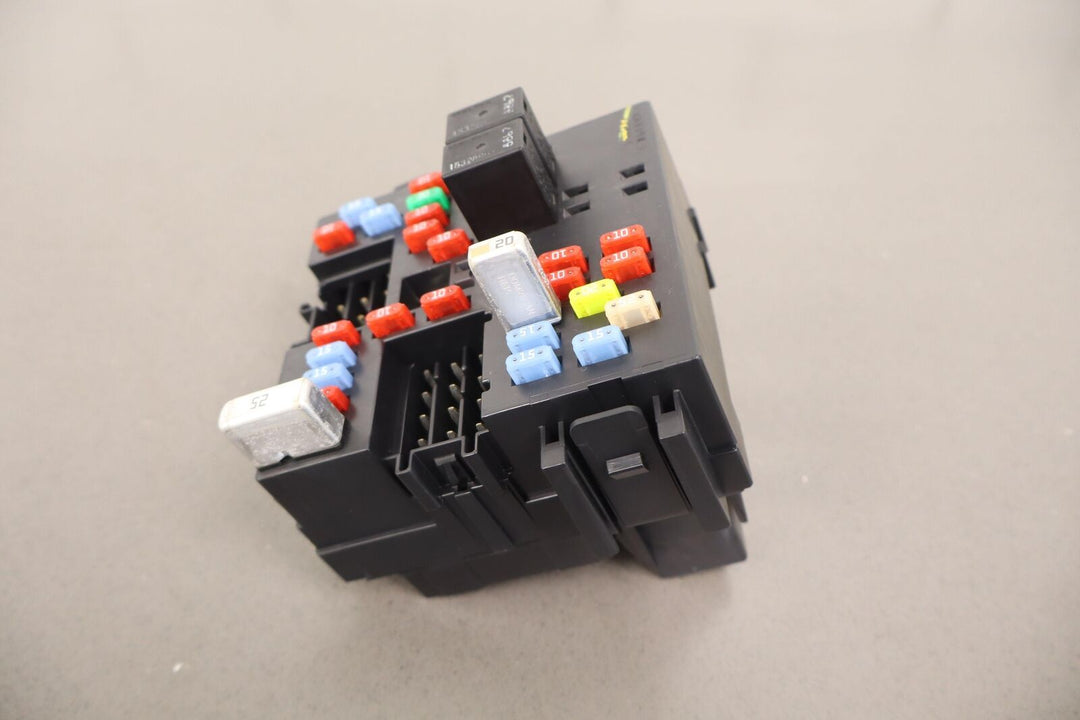 2003-2009 Hummer H2 OEM Cabin Fuse Relay Junction Box (15266952-01)