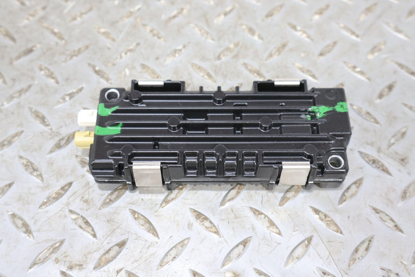 2022-2024 Rivian RS1 OEM Antenna Amplifier Control Module (CB00000537-J)