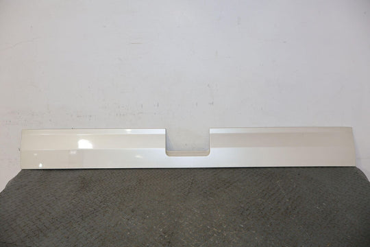 03-06 Cadillac Escalade Rear Exterior Lower Tailgate Moulding -White Diamond 98U